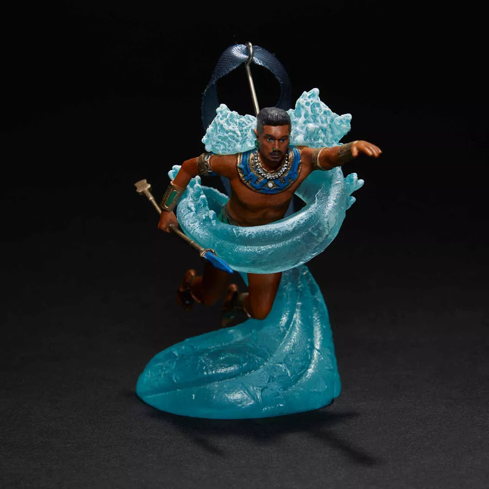 Disney Store Décoration à Suspendre Namor, Black Panther: Wakanda Forever 2 Disney Store Décoration à Suspendre Namor, Black Panther: Wakanda Forever – Image 2